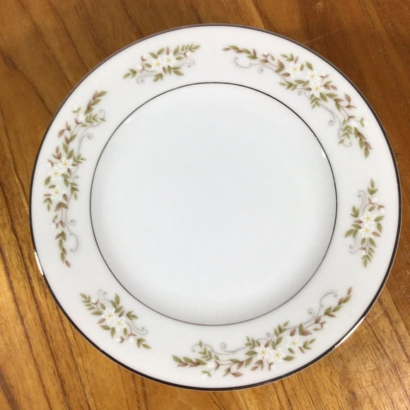International Silver Company 326 Springtime Bread & Butter Plates - Set of 6 - Picture 3 of 4